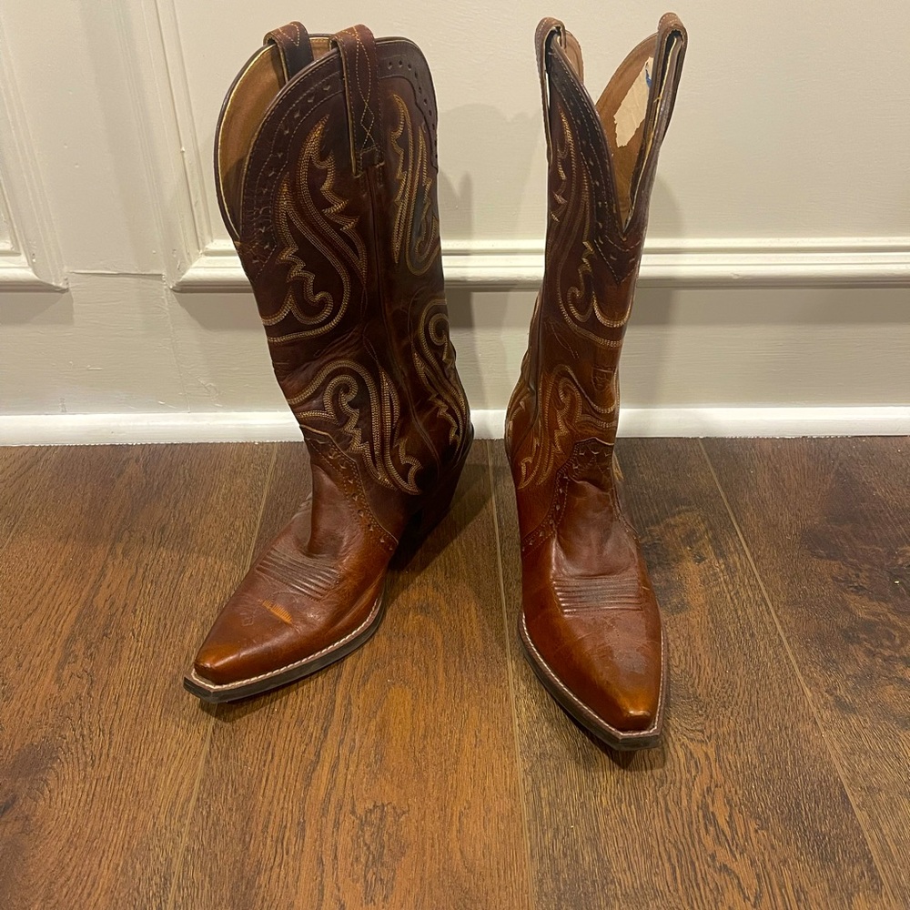 Women’s Ariat Cowboy Boots, Size 8